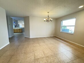 5413 Rivermill Ln in Greenacres, FL - Foto de edificio - Building Photo