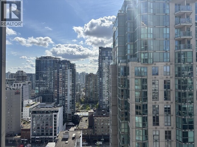 1189 Howe St in Vancouver, BC - Building Photo - Building Photo