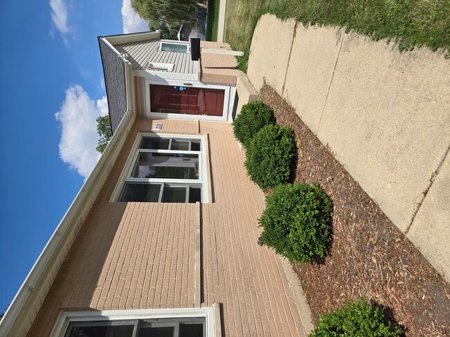 220 Kingman Ln in Hoffman Estates, IL - Building Photo - Building Photo
