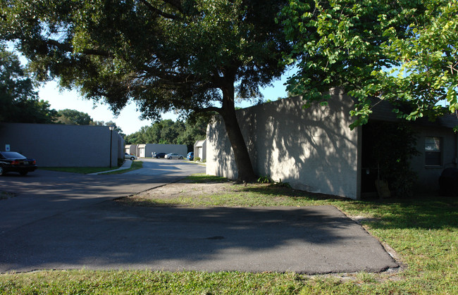 Pine Villa Apartments in Pinellas Park, FL - Building Photo - Building Photo