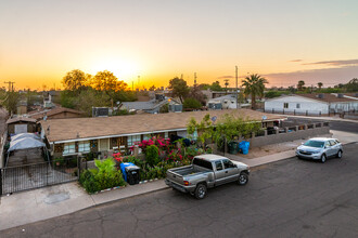 2223 E Roosevelt St in Phoenix, AZ - Building Photo - Building Photo