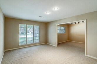 5638 Yarwell Dr in Houston, TX - Building Photo - Building Photo