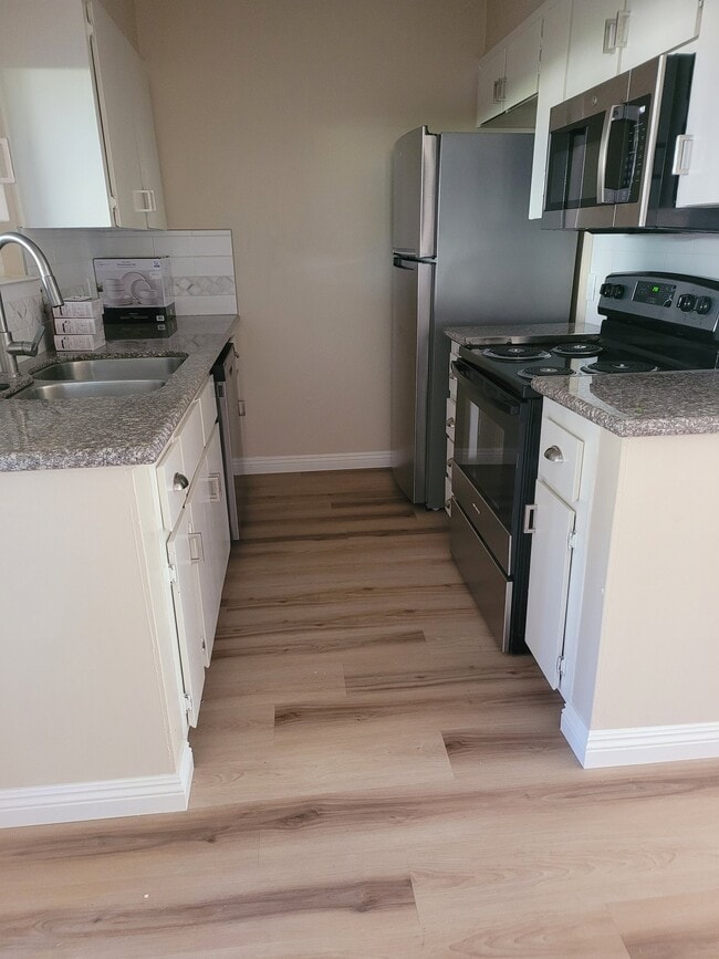 property at 5118 E Ashlan Ave