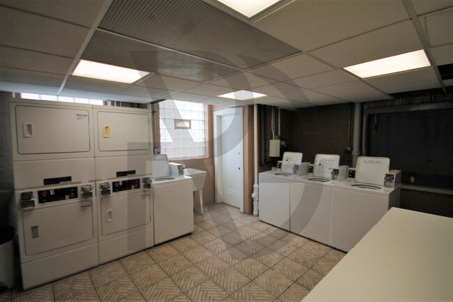 515 W Melrose St, Unit #511-311 in Chicago, IL - Building Photo - Building Photo