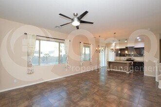1522 E Hummingbird Way in Gilbert, AZ - Foto de edificio - Building Photo