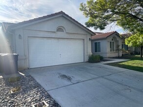 747 Savignon Blanc Ct in Los Banos, CA - Building Photo - Building Photo