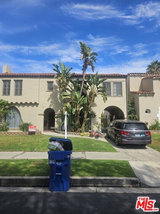 122 N Detroit St in Los Angeles, CA - Building Photo