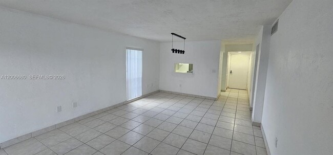 6884 N Kendall Dr in Miami, FL - Building Photo - Building Photo