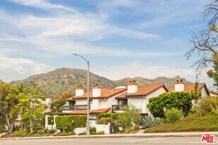 1559 Palisades Dr in Los Angeles, CA - Building Photo