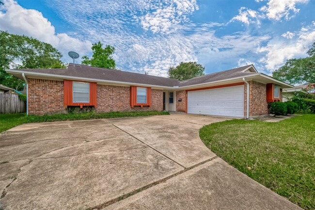 5711 Braesvalley Dr in Houston, TX - Foto de edificio - Building Photo