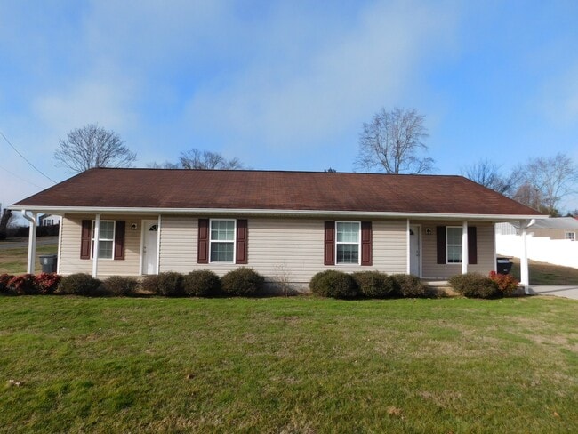 104 Short St in Athens, TN - Building Photo - Building Photo