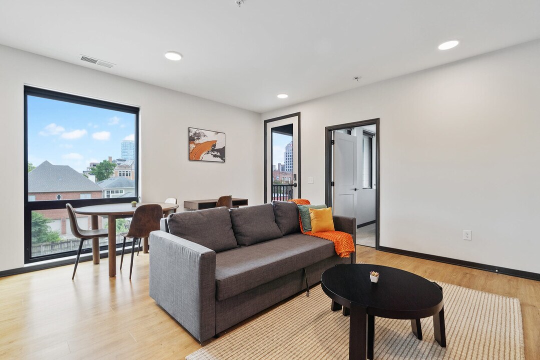 423 E Michigan St in Indianapolis, IN - Building Photo