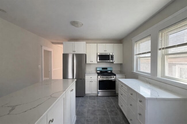 441 Broadway, Unit 2 in Somerville, MA - Foto de edificio - Building Photo