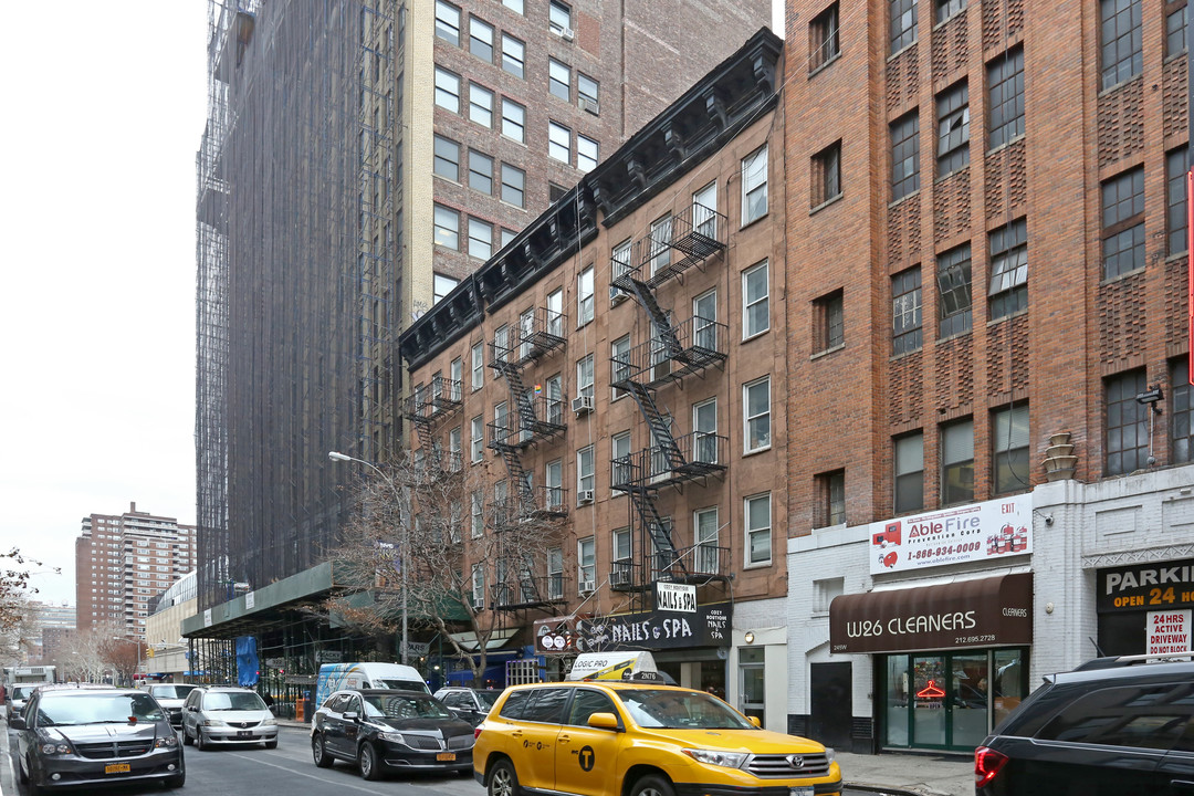 247 W 26th St in New York, NY - Building Photo