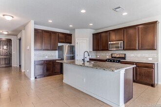 25711 Velvet Creek, Unit 706 in San Antonio, TX - Building Photo - Building Photo