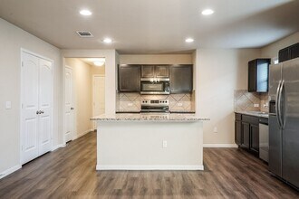 708 Comal Run in Hutto, TX - Building Photo - Building Photo