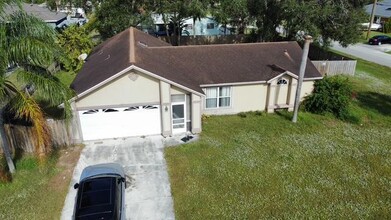 901 SW Gaitor Ave in Port St. Lucie, FL - Building Photo - Building Photo