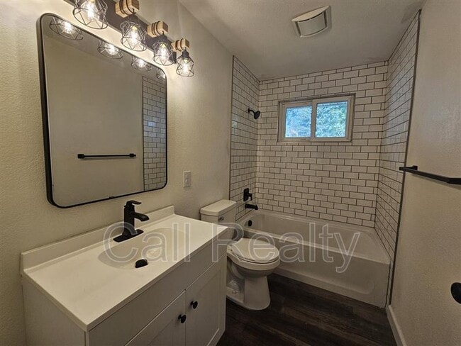 property at 1724 N Lee St