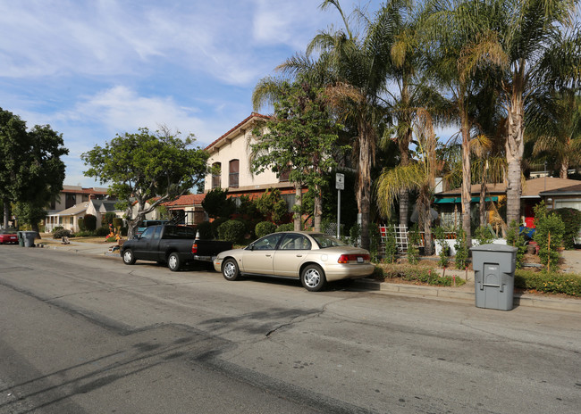 709 W Dryden St in Glendale, CA - Building Photo - Building Photo