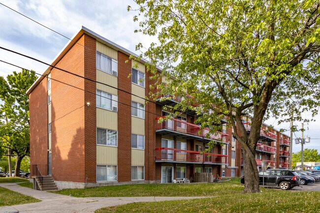 5660 Grande Allée in Longueuil, QC - Building Photo - Building Photo