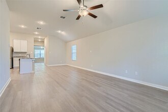 7227 Littlefoot Ln in San Antonio, TX - Building Photo - Building Photo