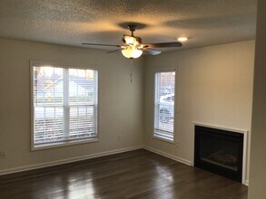 141 Cameron Way Cir in Winston-Salem, NC - Foto de edificio - Building Photo