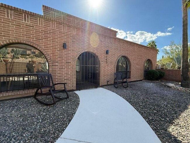 1402 E Big Rock Rd in Tucson, AZ - Foto de edificio - Building Photo