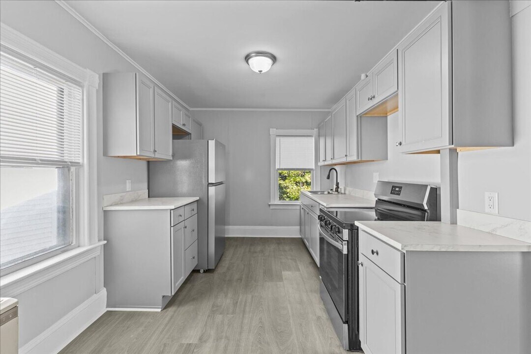 410 St Paul St in Burlington, VT - Building Photo