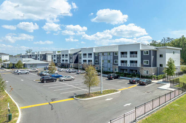 Swan Lake Village in Lakeland, FL - Building Photo - Building Photo