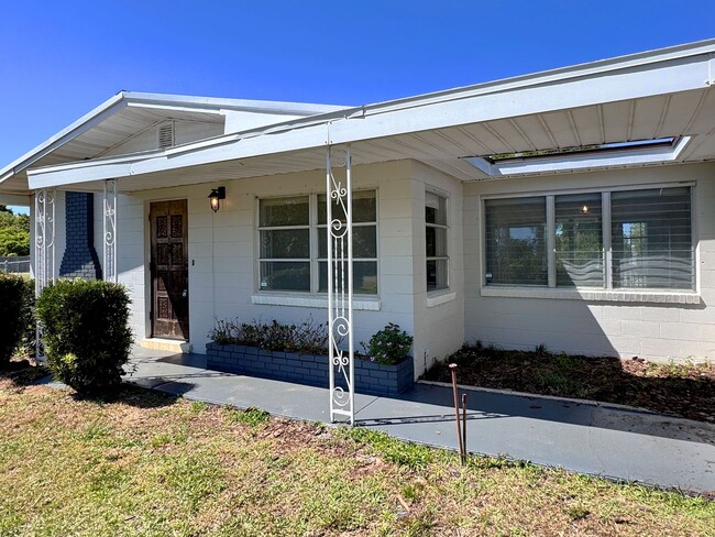 555 S Lake Starr Blvd in Lake Wales, FL - Building Photo - Building Photo