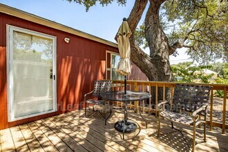 359 E Zipp Rd in New Braunfels, TX - Building Photo - Building Photo