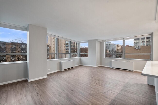 5701 N Sheridan Rd in Chicago, IL - Building Photo - Building Photo