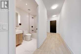 117-1117 Broadway Ave in Toronto, ON - Building Photo - Building Photo