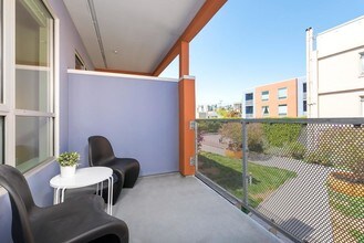 555 Bartlett St-Unit -311 in San Francisco, CA - Building Photo - Building Photo