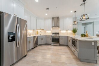 446 Grand Ave in Leonia, NJ - Building Photo - Building Photo