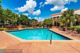 710 Freedom Ct in Deerfield Beach, FL - Building Photo - Building Photo