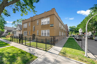 5800 W Iowa St in Chicago, IL - Building Photo - Building Photo