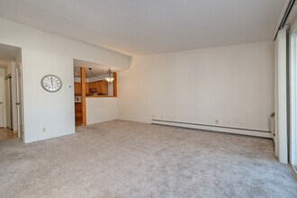 3022 S Wheeling Way, Unit Heather Gardens in Aurora, CO - Building Photo - Building Photo
