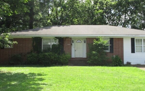 619 N 30th Ave in Humboldt, TN - Building Photo
