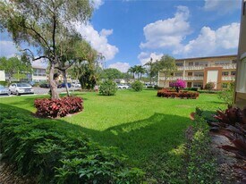 196 Mansfield F in Boca Raton, FL - Building Photo