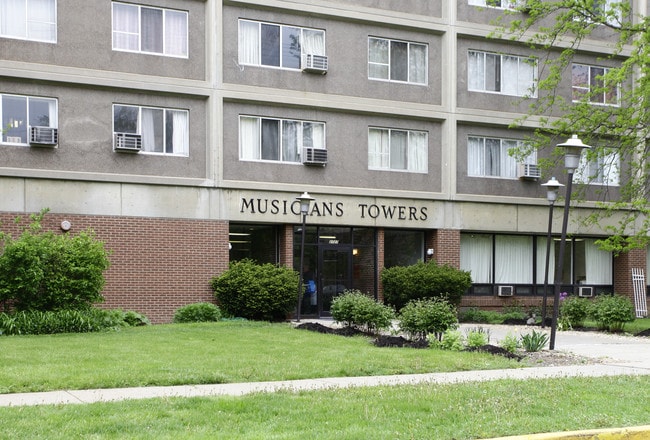 Musicians Towers in Cleveland Heights, OH - Foto de edificio - Building Photo