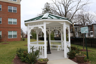 Wayland Village Senior Apartments in Baltimore, MD - Foto de edificio - Building Photo