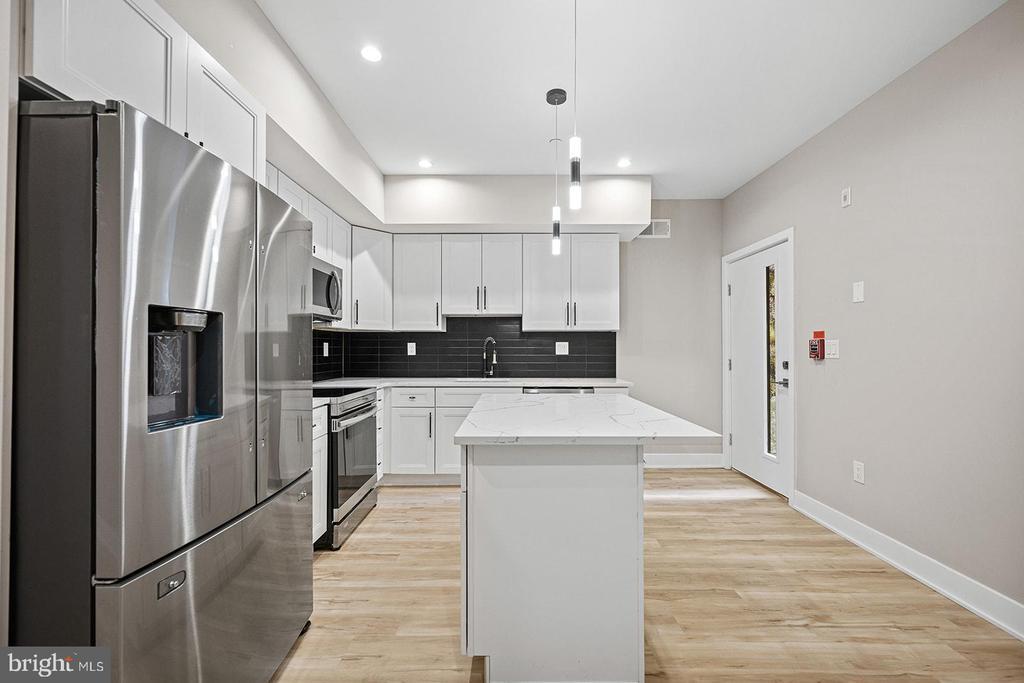 167 W Susquehanna Ave, Unit 4 in Philadelphia, PA - Building Photo