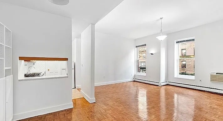 305 Washington Ave in Brooklyn, NY - Building Photo