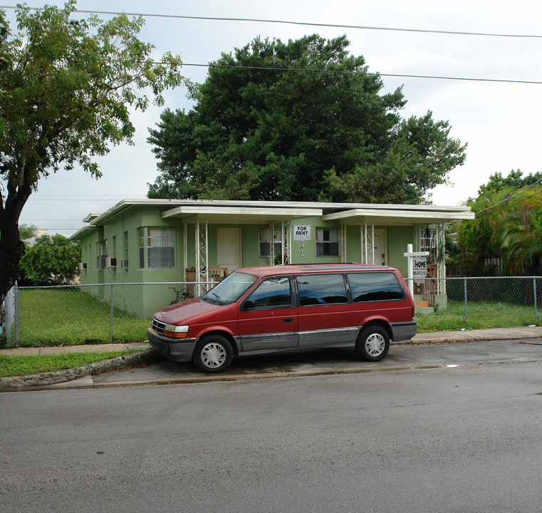 560 NE 69th St in Miami, FL - Building Photo