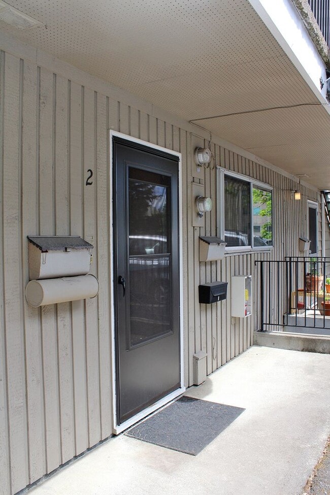 1001 SW Woods St, Unit 2 in Portland, OR - Building Photo - Building Photo