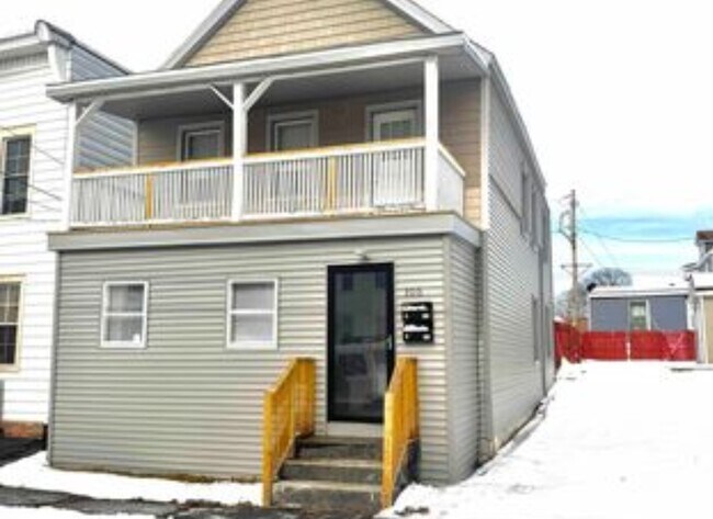 105 Hudson Ave, Unit APT 2 in Cohoes, NY - Building Photo - Building Photo