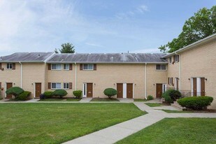 Redstone Gardens in Parsippany, NJ - Building Photo