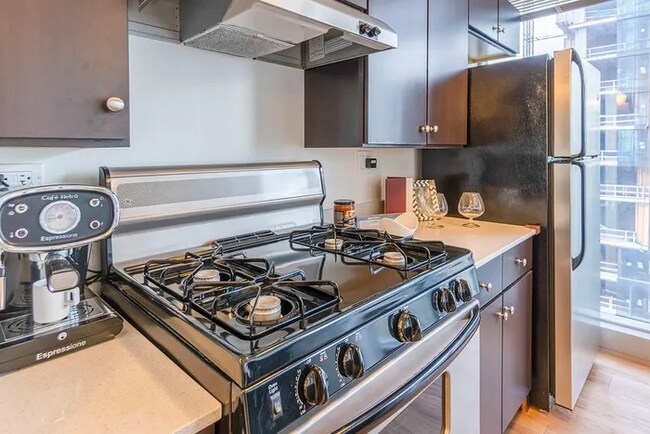 324 E Wacker Dr in Chicago, IL - Building Photo - Building Photo