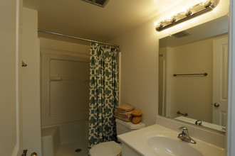 Cavalier Country Club Apartments in Newark, DE - Building Photo - Interior Photo